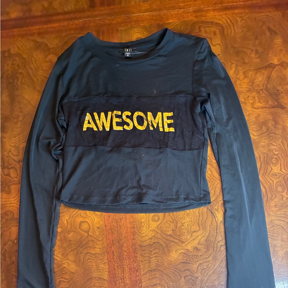 Shine in this iris Black Long-Sleeve Crop Top with Gold 'AWESOME' Lettering 💫🌟